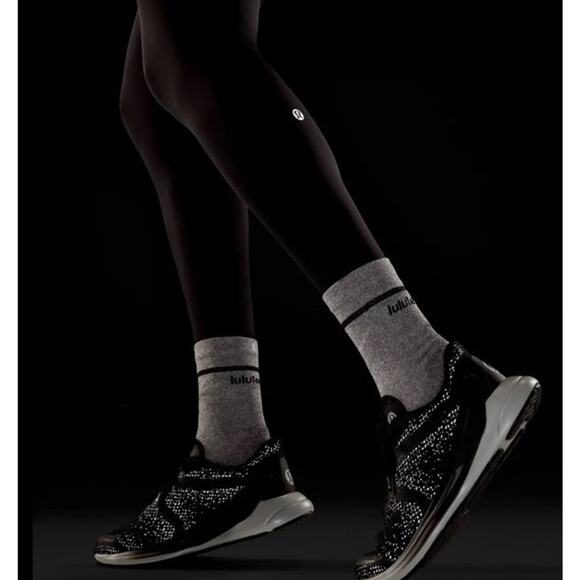 Lululemon Blissfeel 2 Women's Running Shoe *Winter Size 9 Black Silver Drop - Picture 3 of 11